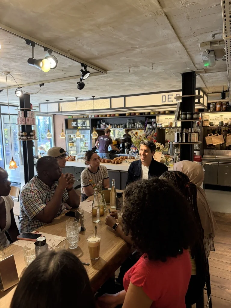 Jorge Liauw Calo sharing cybersecurity and career insights over breakfast with European university students